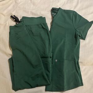 Fabletics Hunter Green Scrub Set